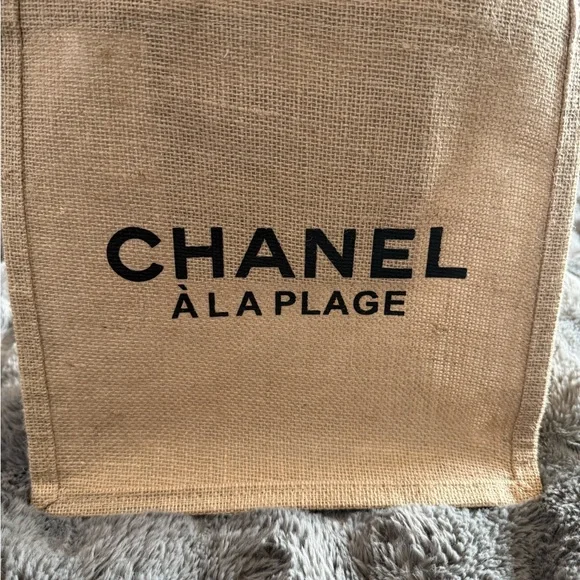 CHANEL burlap bag this is a VIP gift from Chanel approximately 12”x12”x6 - Picture 3 of 5